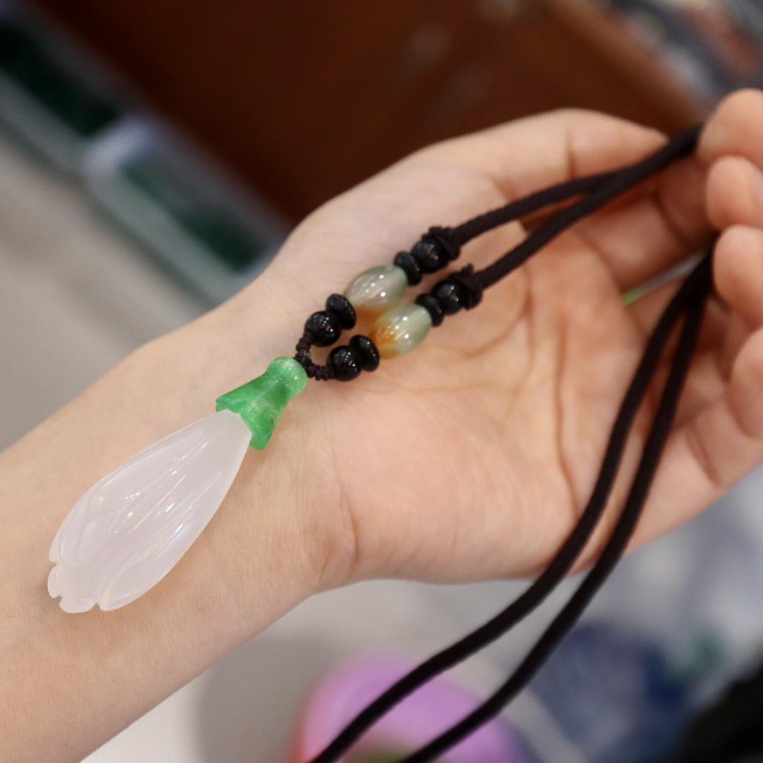 Natural Chalcedony Agate Magnolia Necklace for Women Ice White Chalcedony Pendant Sweater Necklace Versatile Jewelry