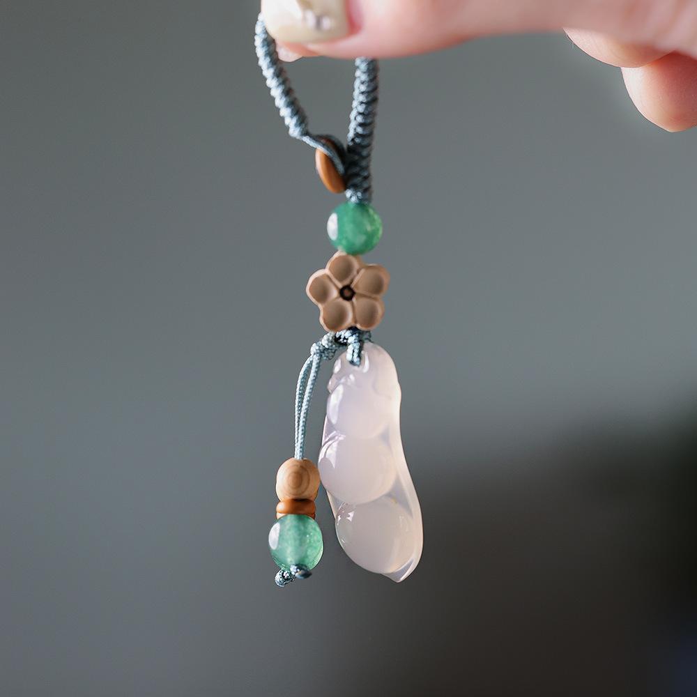 Natural Chalcedony Agate Wealth Bean Keychain Four Seasons Evergreen Fortune Bean Car Bag Pendant Creative Gift