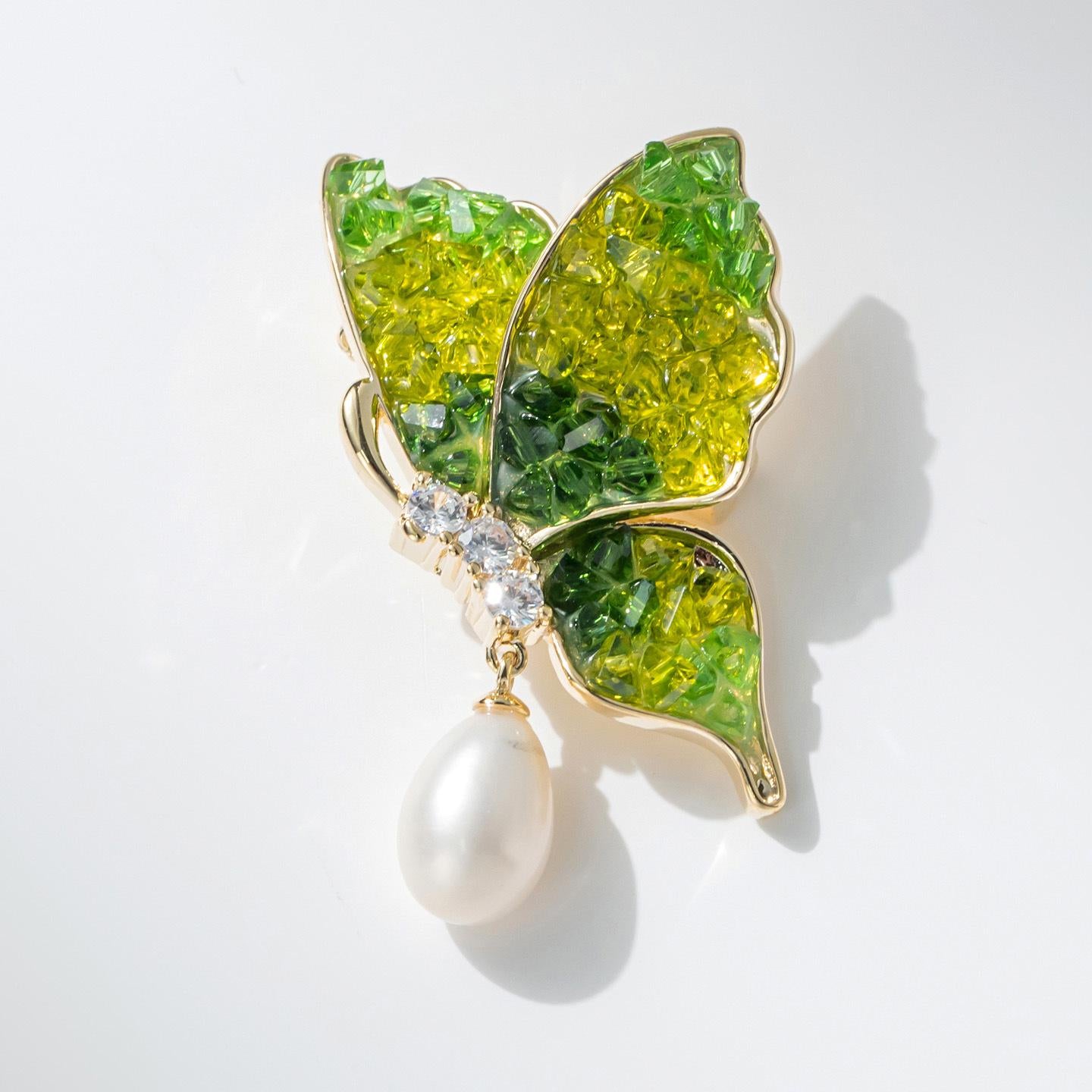 Fashion High-End Natural Freshwater Pearl Brooch Green Crystal Butterfly Brooch Accessory Versatile Pin