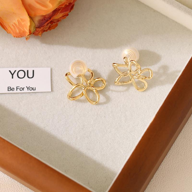Non-Pierced Ear Clips Monet Garden Hollow Flower Earrings Fashion French Style Elegant Girl Versatile Simple Light Luxury Ear Clips