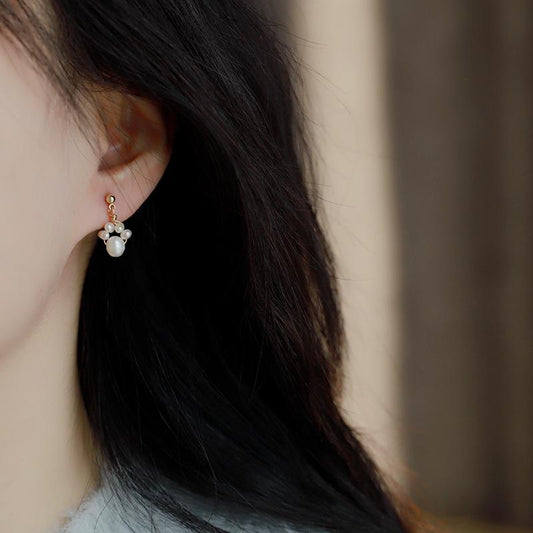 Sweet Cat Earrings New Hot Style Cute Pearl Cat Paw Earrings Non-Pierced Mosquito Coil Ear Clips for Women