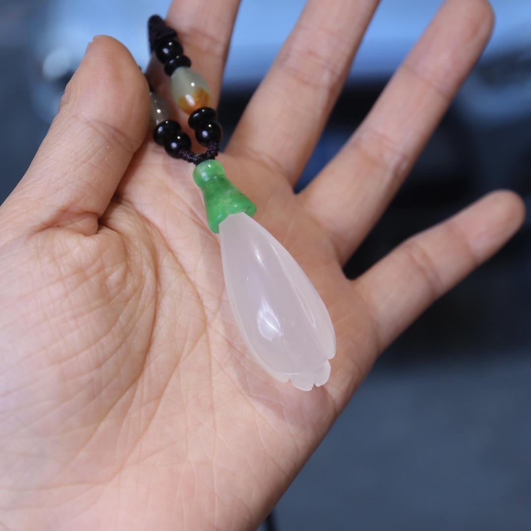 Natural Chalcedony Agate Magnolia Necklace for Women Ice White Chalcedony Pendant Sweater Necklace Versatile Jewelry