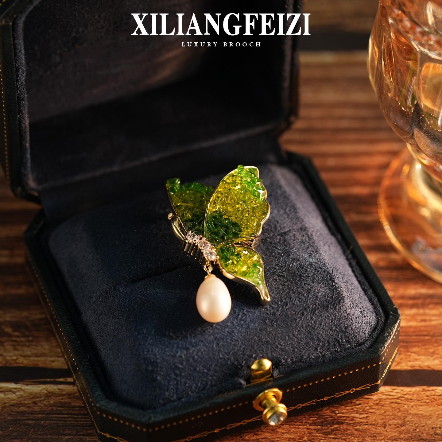Fashion High-End Natural Freshwater Pearl Brooch Green Crystal Butterfly Brooch Accessory Versatile Pin