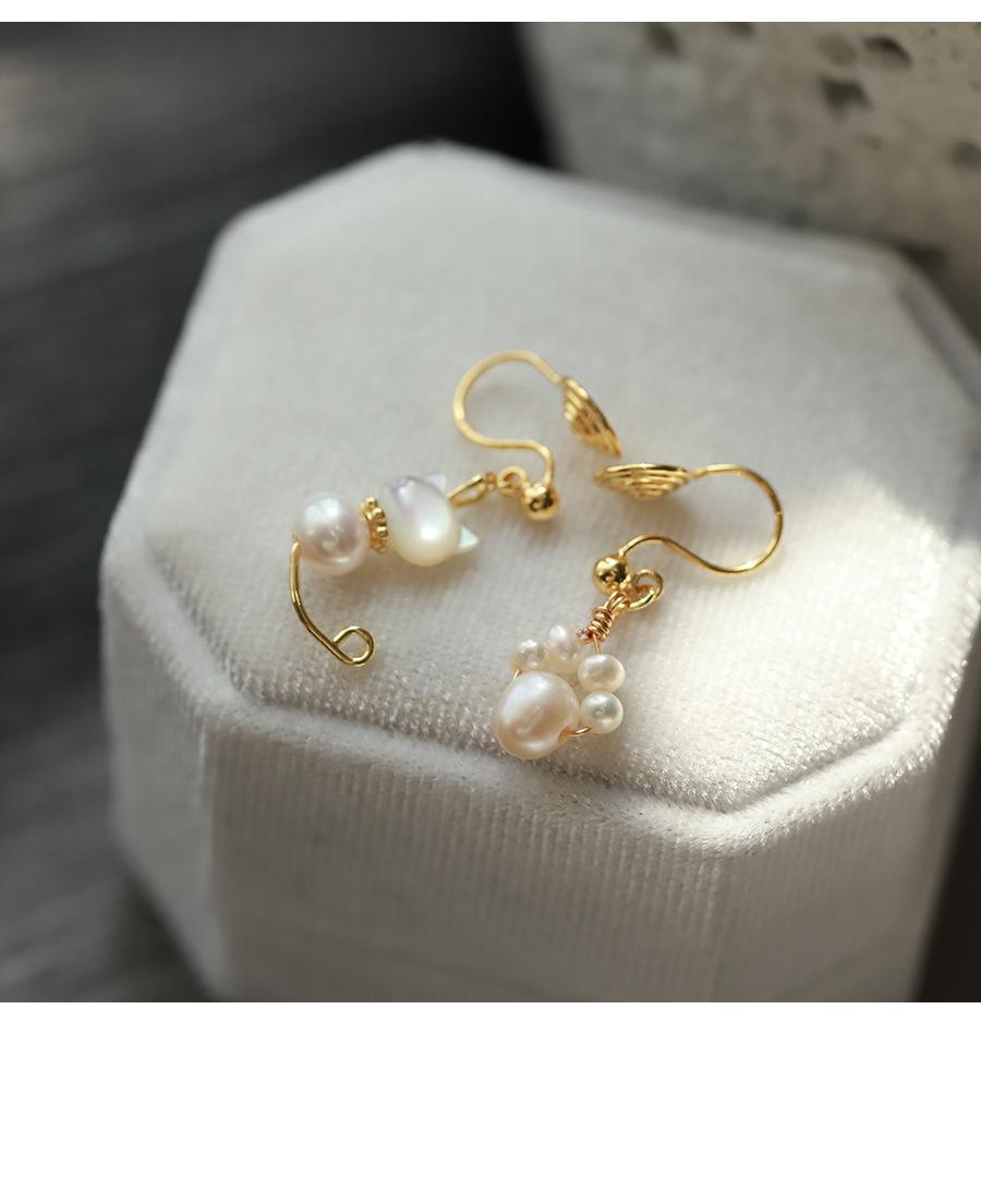 Sweet Cat Earrings New Hot Style Cute Pearl Cat Paw Earrings Non-Pierced Mosquito Coil Ear Clips for Women