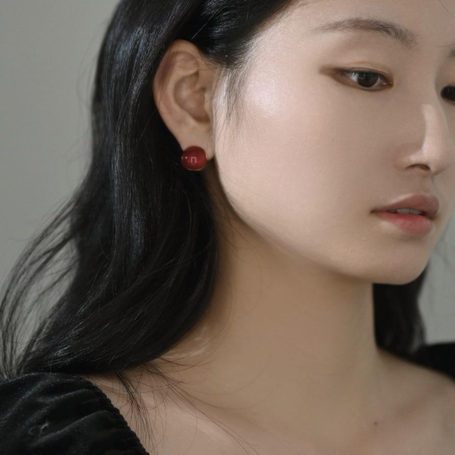 New Red Small Ball Earrings Wrapped Ear Lobe Ear Clips Non-Pierced Female Mosquito Coil Plate Elegant High-End Simple