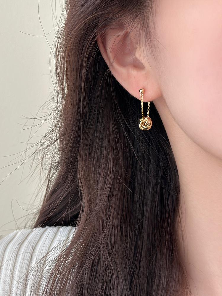 Tassel Unique French Niche Design High-end Ear Clip Earrings Autumn Winter Round Face Slimming Women New Ear Accessories