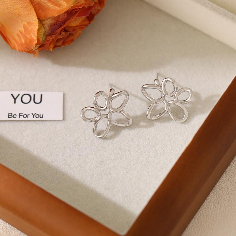 Non-Pierced Ear Clips Monet Garden Hollow Flower Earrings Fashion French Style Elegant Girl Versatile Simple Light Luxury Ear Clips