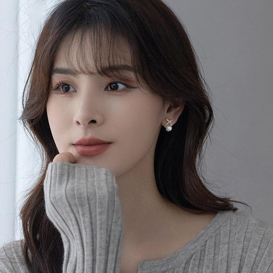 Non-Pierced Pearl Cross Mosquito Coil Ear Clip for Women, Internet Celebrity Ins Style, Small and Versatile Zircon, High-End Feel, Non-Pierced