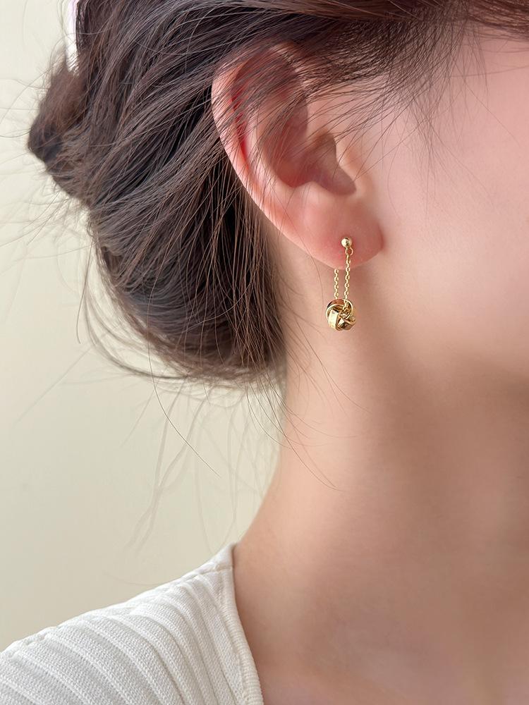 Tassel Unique French Niche Design High-end Ear Clip Earrings Autumn Winter Round Face Slimming Women New Ear Accessories