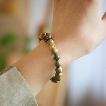 Natural 8MM Green Sandalwood Bracelet Bodhi Root Lotus Beads Passion Seed Design Style Handicraft Bracelet for Men and Women