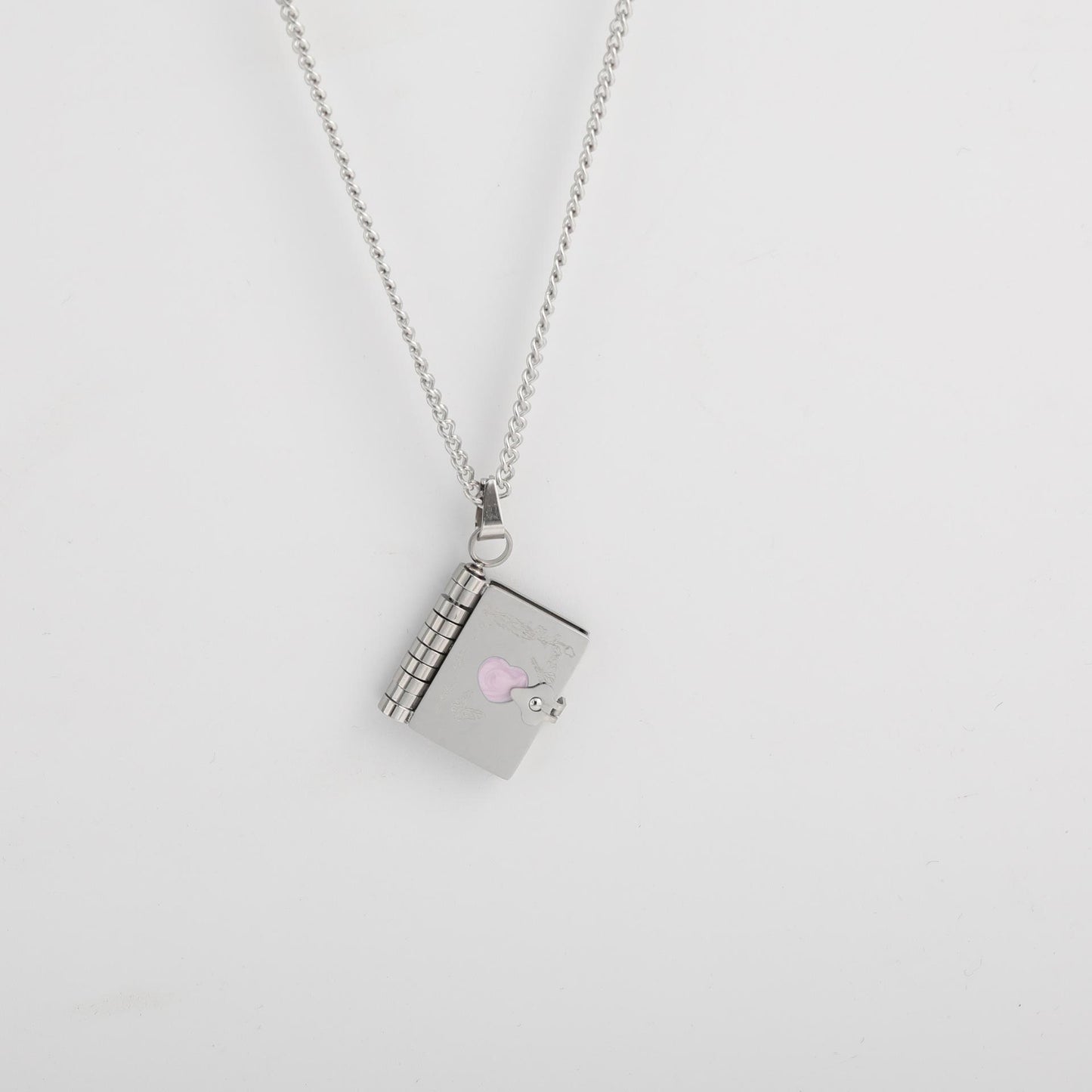 Valentine's Day Design Heart-shaped Pendant Necklace Commemorative Open and Close Heart Pendant Clavicle Chain Copper Plated with 18K Gold
