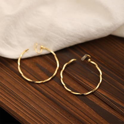 Minimalist Style Large Plain Hoop Light Luxury Ear Clips No Piercing Elegant European and American Metal High-end Design Versatile Earrings for Women Trendy