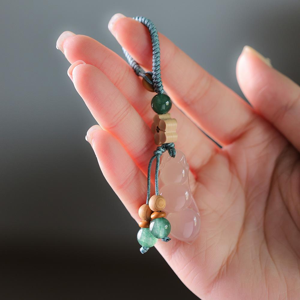 Natural Chalcedony Agate Wealth Bean Keychain Four Seasons Evergreen Fortune Bean Car Bag Pendant Creative Gift