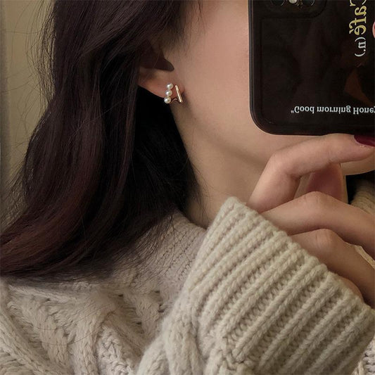 New Three Pearl Clip-On Earrings High-End Niche Mosquito Coil Ear Jewelry Non-Pierced Women's Earrings Studs Autumn Winter Accessories