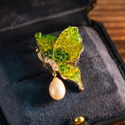 Fashion High-End Natural Freshwater Pearl Brooch Green Crystal Butterfly Brooch Accessory Versatile Pin