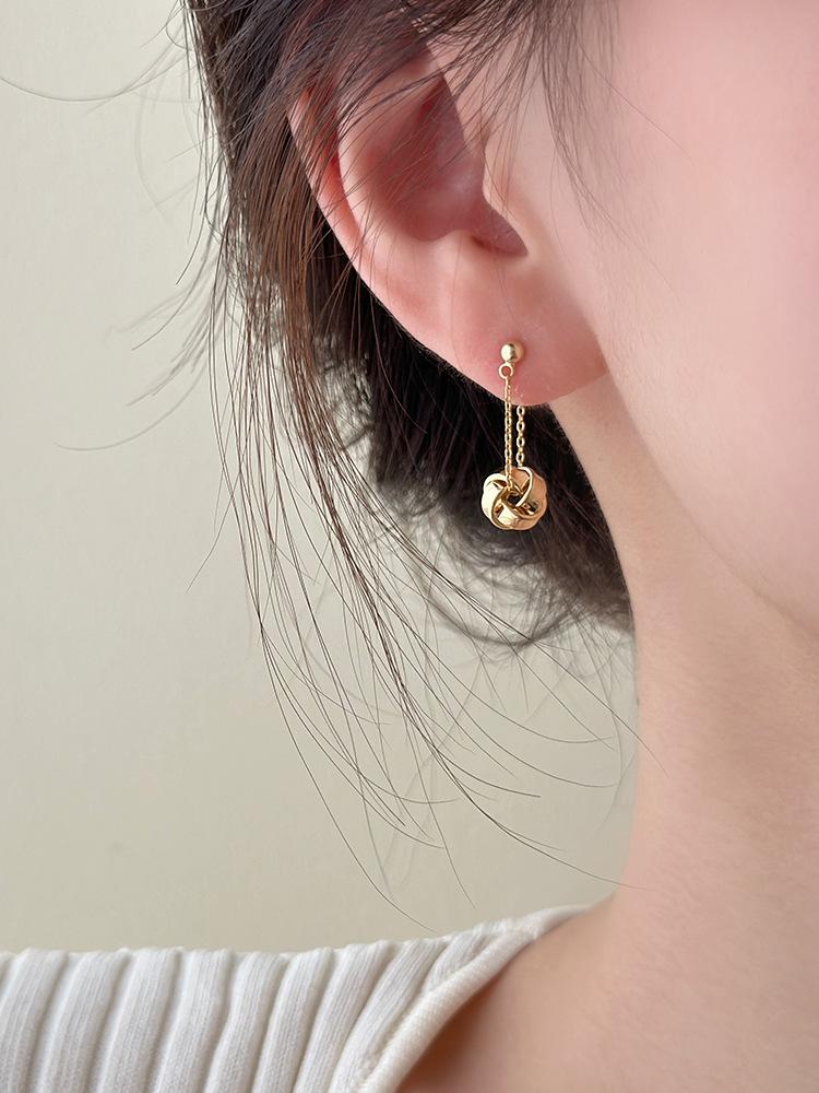 Tassel Unique French Niche Design High-end Ear Clip Earrings Autumn Winter Round Face Slimming Women New Ear Accessories