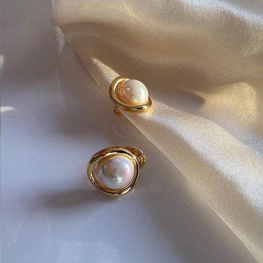 Iridescent Pearl Painless Earrings Unique Elegant High-end Simple Painless Mosquito Coil Ear Clips for Women Without Pierced Ears New Style