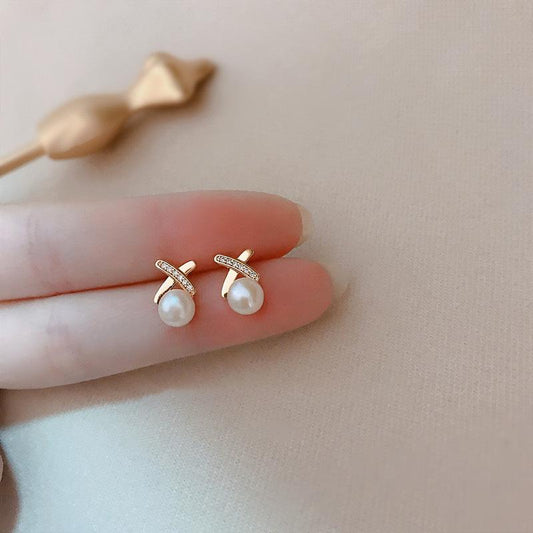 Non-Pierced Pearl Cross Mosquito Coil Ear Clip for Women, Internet Celebrity Ins Style, Small and Versatile Zircon, High-End Feel, Non-Pierced