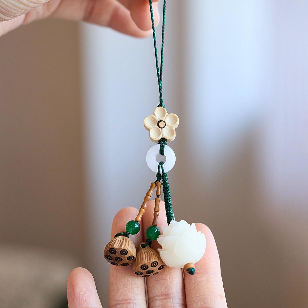 Bodhi Root Lotus Car Keychain Pendant Peach Wood Lotus Pod Cute Exquisite Phone Chain Small Pendant Unisex Hanging Ornament