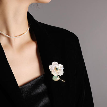 High-end Natural Mother-of-Pearl Shell Peach Blossom Brooch Emperor Stone Elegant Coat Pin