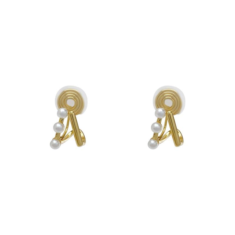 New Three Pearl Clip-On Earrings High-End Niche Mosquito Coil Ear Jewelry Non-Pierced Women's Earrings Studs Autumn Winter Accessories