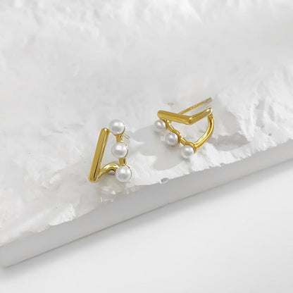 New Three Pearl Clip-On Earrings High-End Niche Mosquito Coil Ear Jewelry Non-Pierced Women's Earrings Studs Autumn Winter Accessories