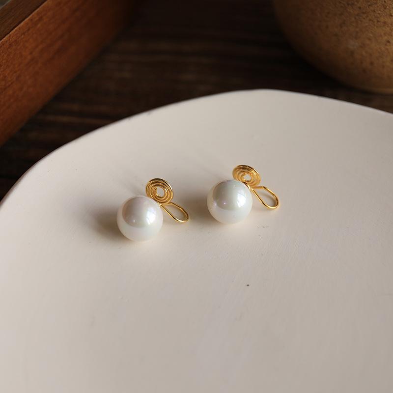 Non-Pierced Ear Clips French Retro High Gloss Pearl High-End Feel Women Mosquito Coil Disc Earrings Light Luxury Small Light Bulb New Trend