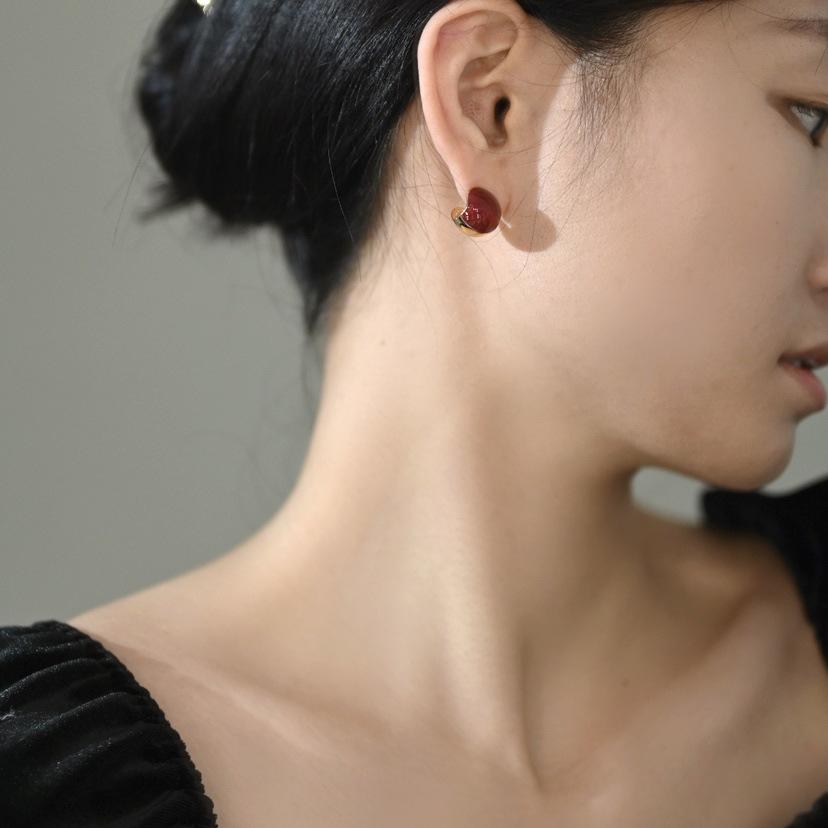 New Red Small Ball Earrings Wrapped Ear Lobe Ear Clips Non-Pierced Female Mosquito Coil Plate Elegant High-End Simple