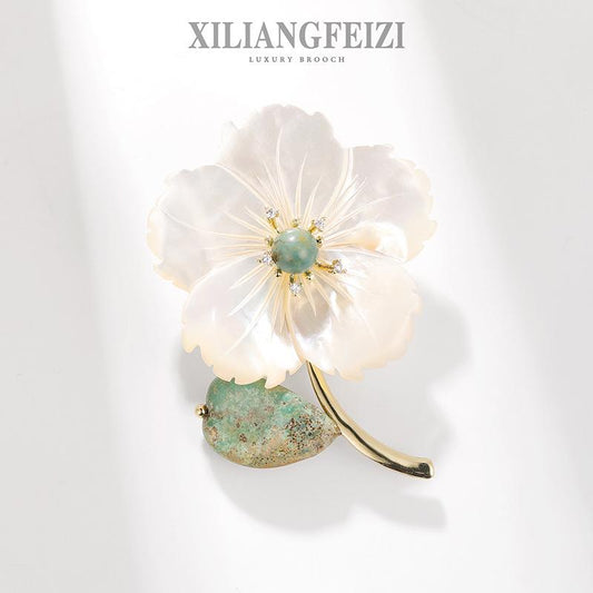 High-end Natural Mother-of-Pearl Shell Peach Blossom Brooch Emperor Stone Elegant Coat Pin