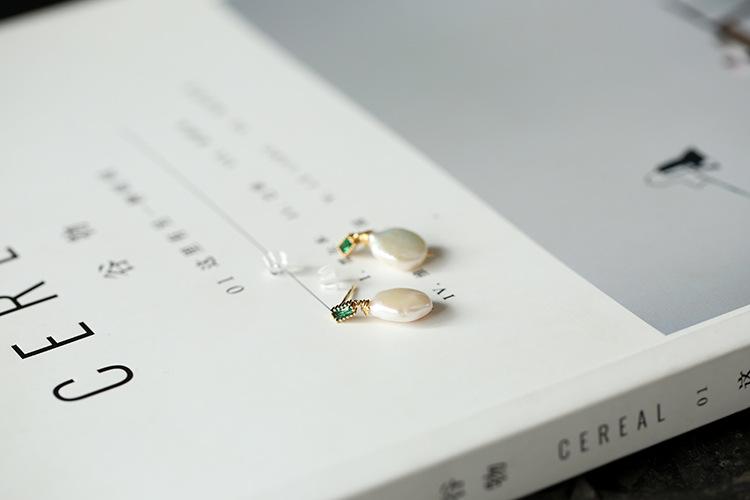 Natural Freshwater Baroque Pearl Earrings Emerald Pearl Earrings 14K Gold-Plated Vintage Stud Earrings for Women Summer Simple