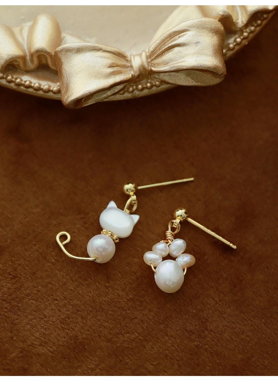 Sweet Cat Earrings New Hot Style Cute Pearl Cat Paw Earrings Non-Pierced Mosquito Coil Ear Clips for Women