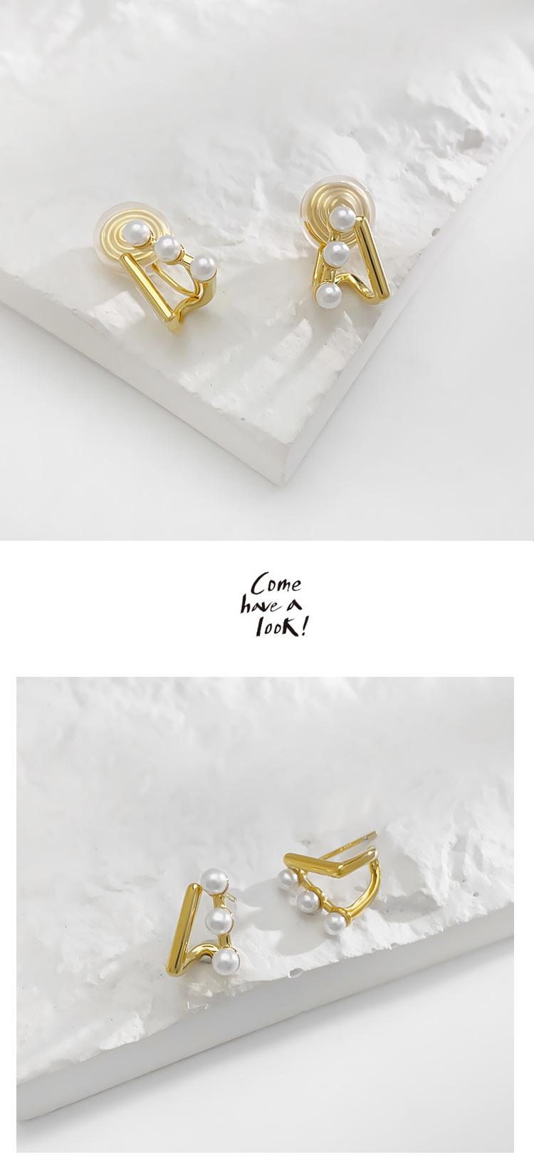 New Three Pearl Clip-On Earrings High-End Niche Mosquito Coil Ear Jewelry Non-Pierced Women's Earrings Studs Autumn Winter Accessories
