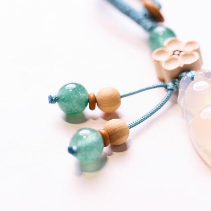 Natural Chalcedony Agate Wealth Bean Keychain Four Seasons Evergreen Fortune Bean Car Bag Pendant Creative Gift