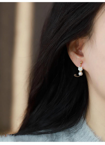 Sweet Cat Earrings New Hot Style Cute Pearl Cat Paw Earrings Non-Pierced Mosquito Coil Ear Clips for Women
