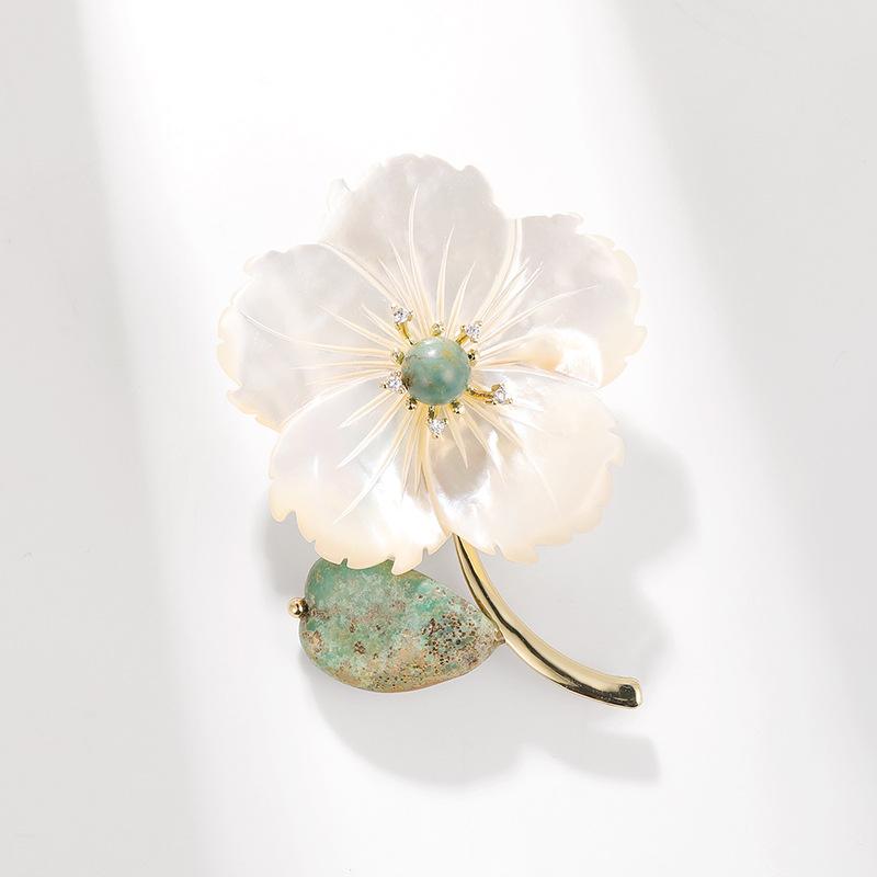 High-end Natural Mother-of-Pearl Shell Peach Blossom Brooch Emperor Stone Elegant Coat Pin