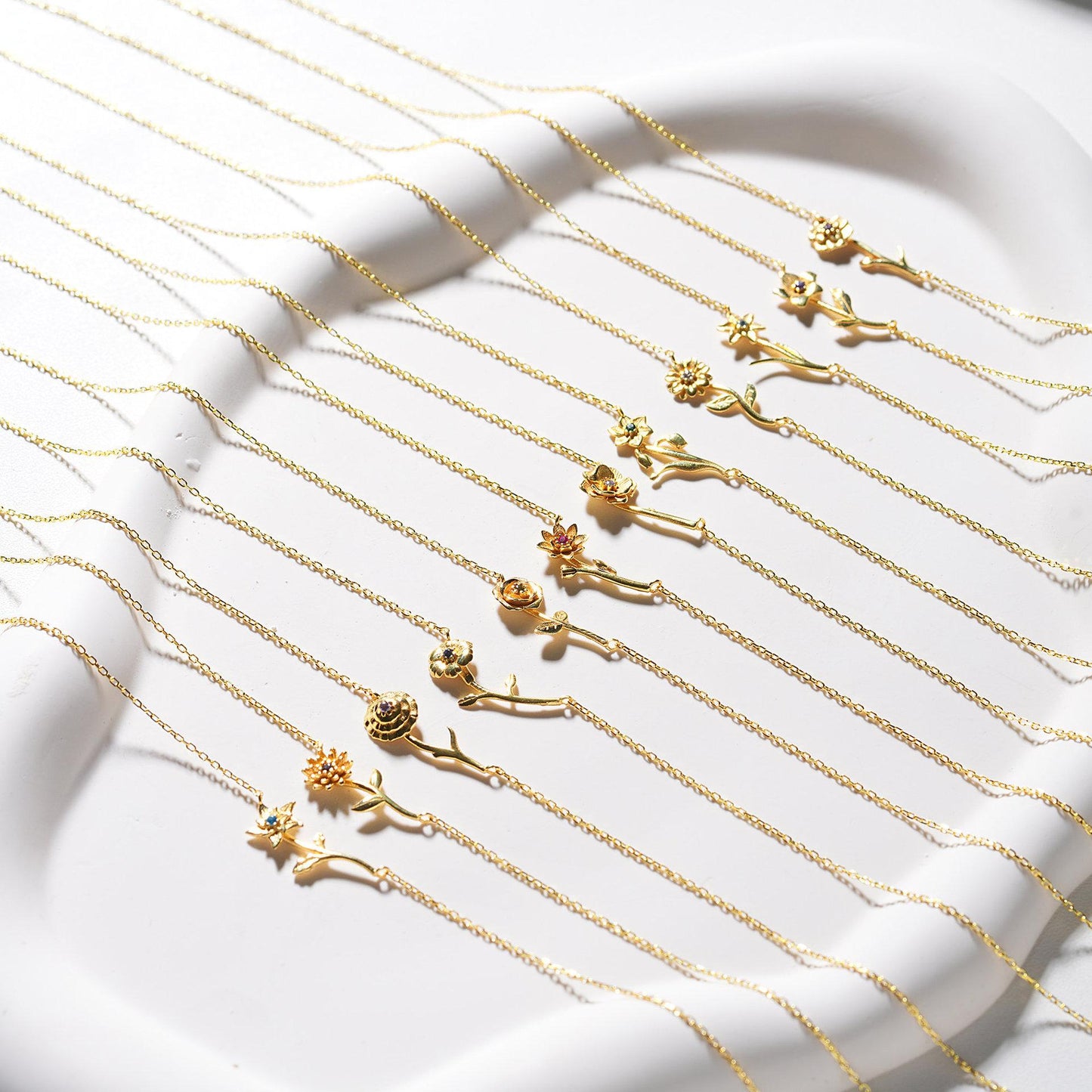 December Birthstone Pendant 3D Decorative Flower Pendant Necklace Gold-Plated Sweater Chain