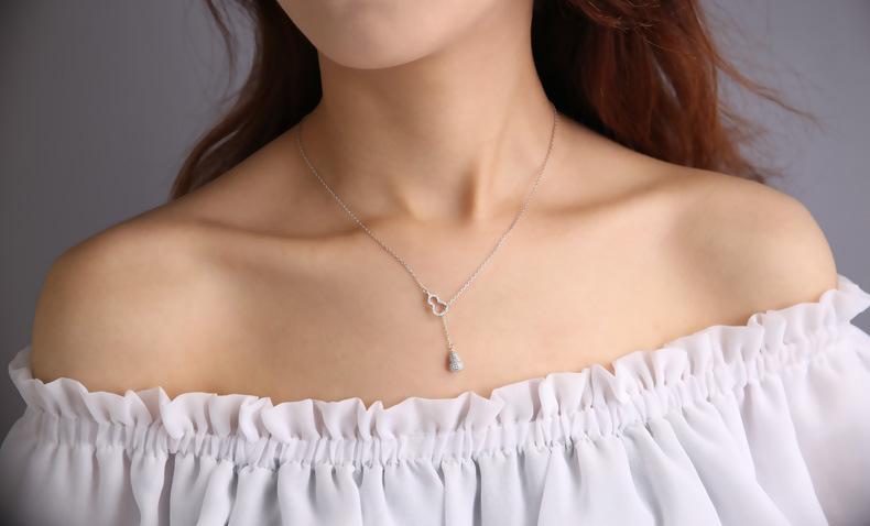 Niche Tassel Inlaid Diamond Gourd National Style S925 Sterling Silver Necklace for Women High-end Non-fading Hollow Small Gourd Jewelry