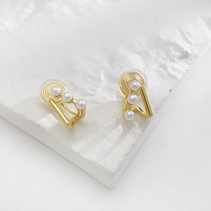 New Three Pearl Clip-On Earrings High-End Niche Mosquito Coil Ear Jewelry Non-Pierced Women's Earrings Studs Autumn Winter Accessories