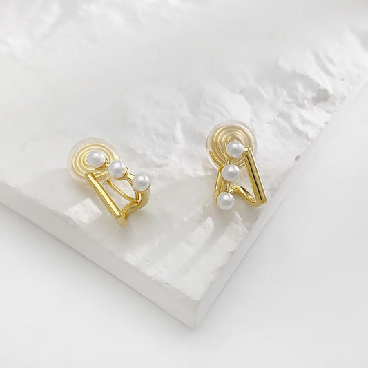 New Three Pearl Clip-On Earrings High-End Niche Mosquito Coil Ear Jewelry Non-Pierced Women's Earrings Studs Autumn Winter Accessories