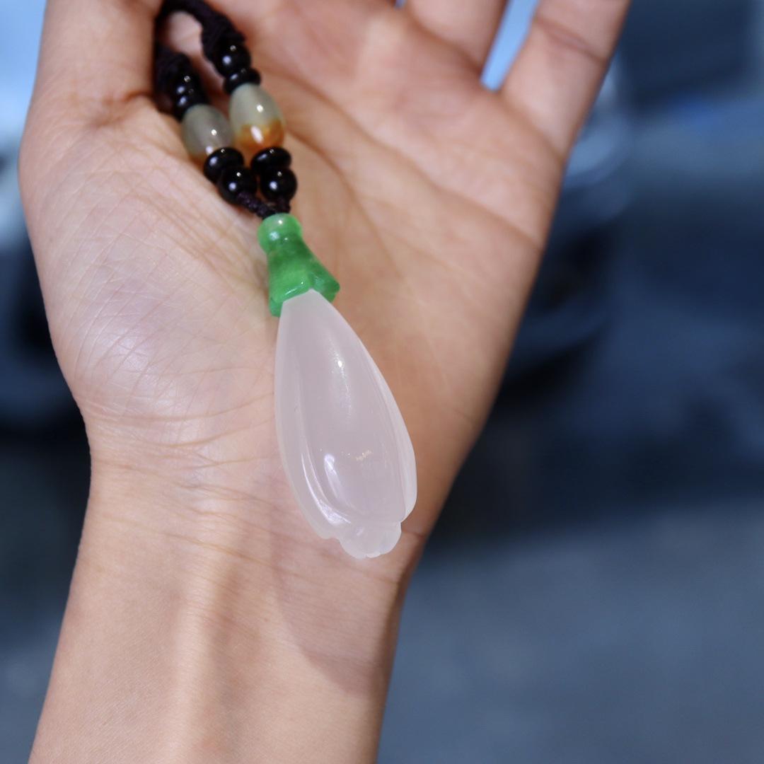 Natural Chalcedony Agate Magnolia Necklace for Women Ice White Chalcedony Pendant Sweater Necklace Versatile Jewelry