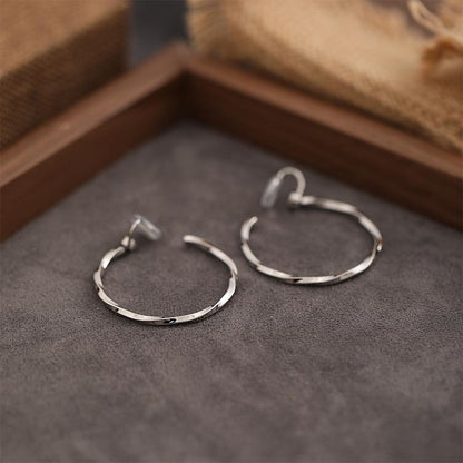 Minimalist Style Large Plain Hoop Light Luxury Ear Clips No Piercing Elegant European and American Metal High-end Design Versatile Earrings for Women Trendy